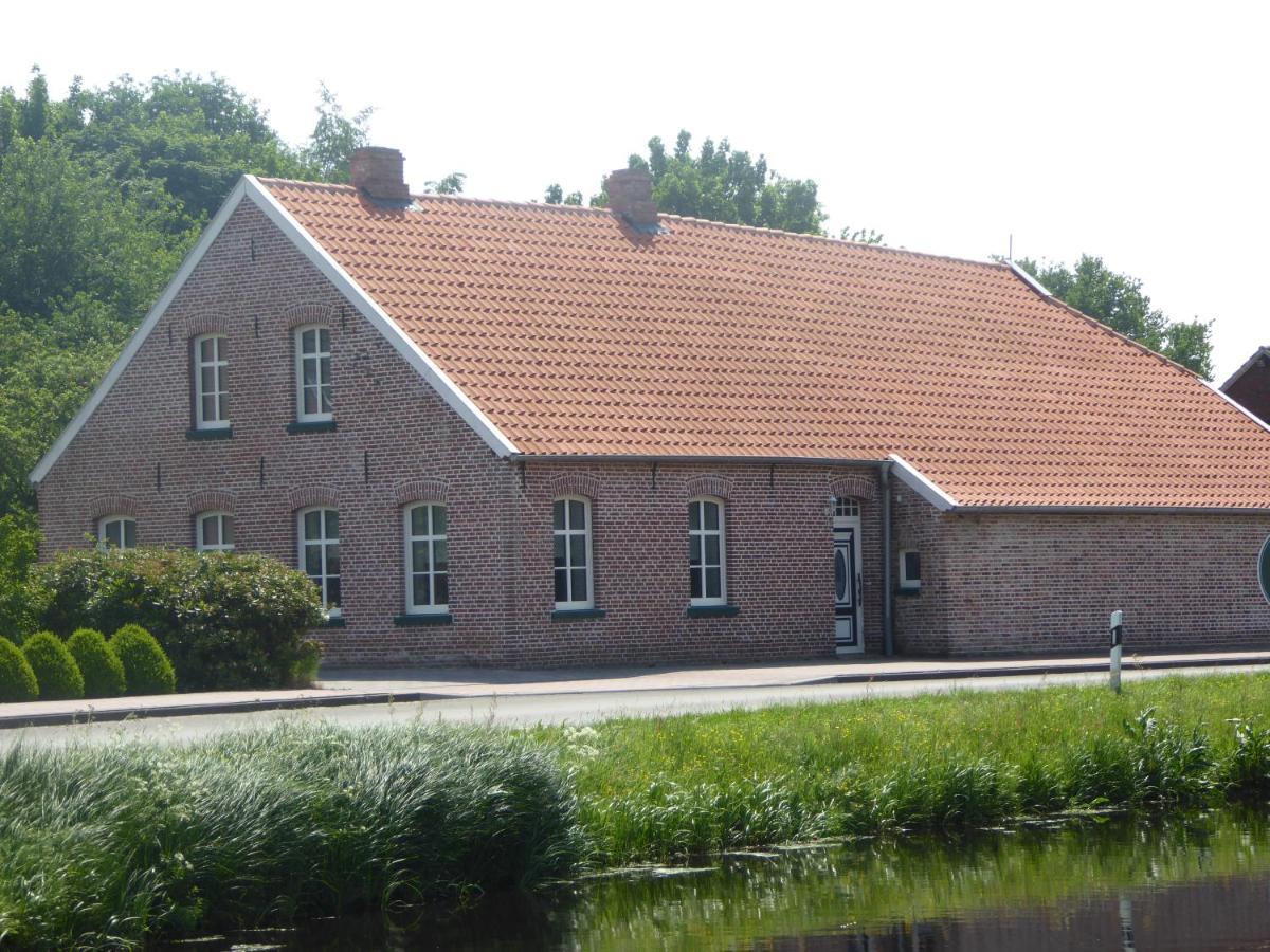 Ferienwohnung Elise Im Gulfhof Am Kanal Grossefehn المظهر الخارجي الصورة